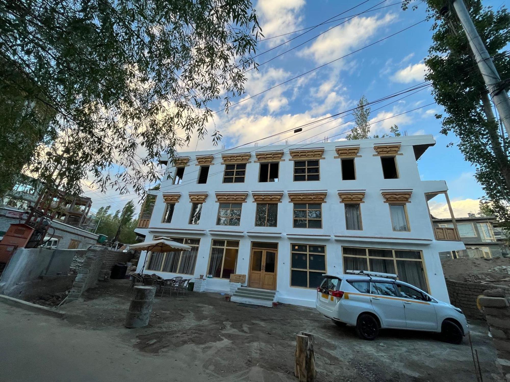 Honey Bee Hotel Leh Exterior foto
